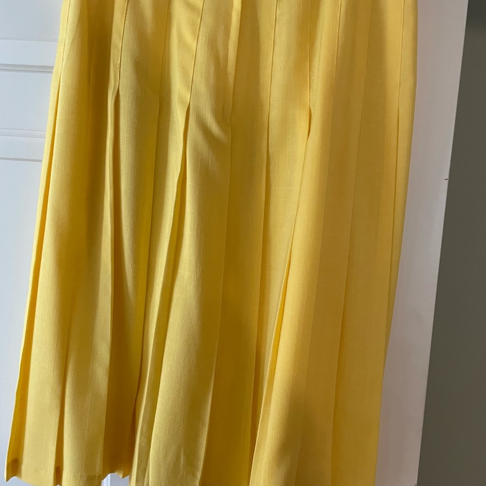 Nice Spring/Summer Suit - image 5